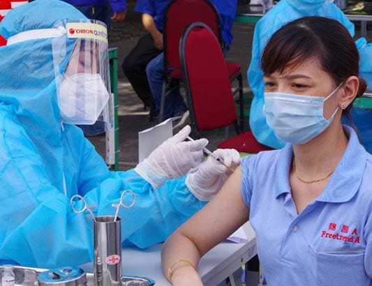 Phân biệt sốt sau tiêm Vaccine COVID-19 với bệnh khác