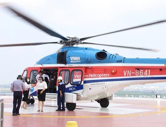 Đưa du khách ngắm TPHCM từ trên cao bằng trực thăng