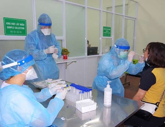 Xét nghiệm COVID-19 đối với 100% cán bộ,y bác sĩ Bệnh viện Quân y 175