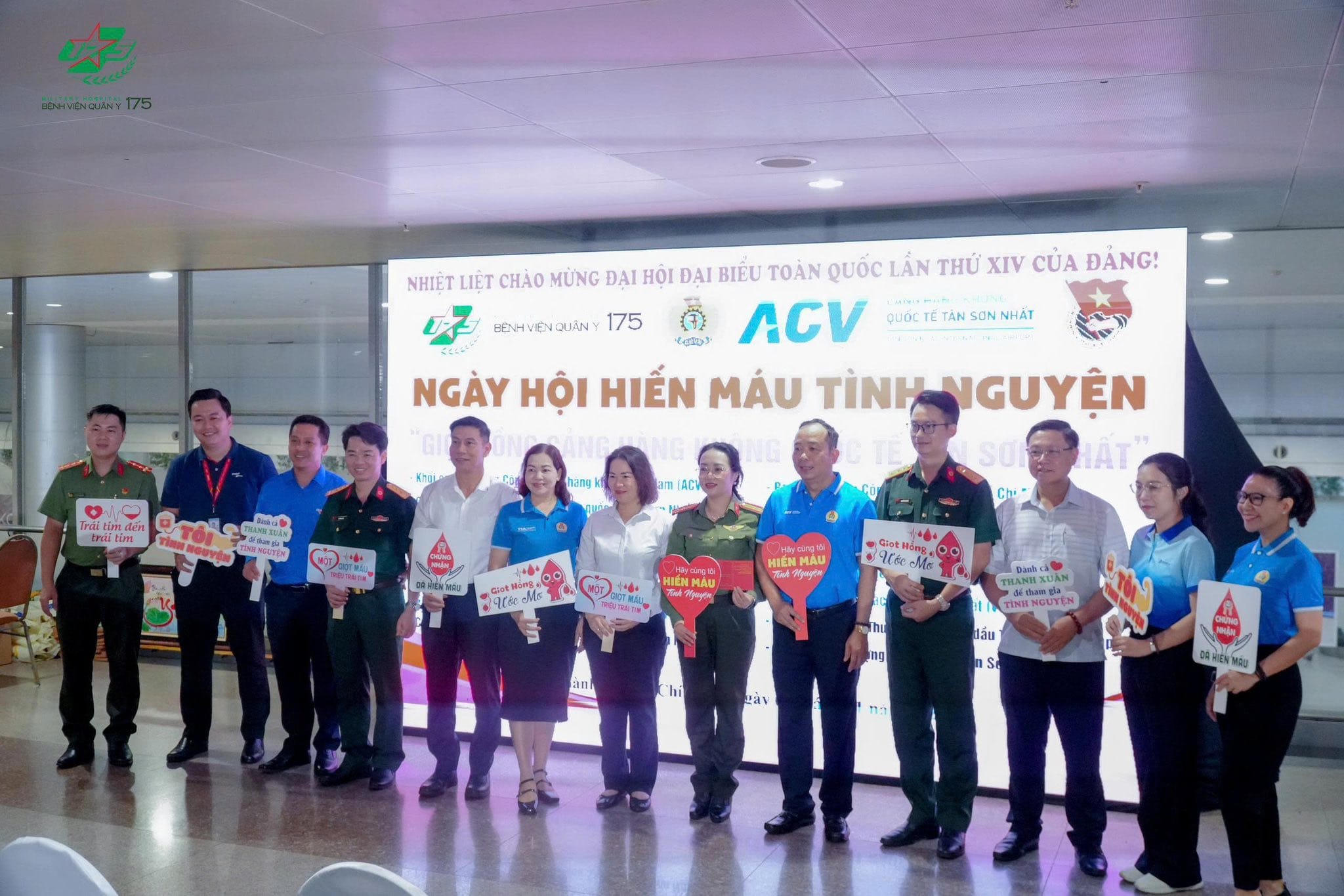 Bệnh viện Quân y 175 phối hợp Cảng hàng không Quốc tế Tân Sơn Nhất tổ chức chương trình "Vận động hiến máu tình nguyện"