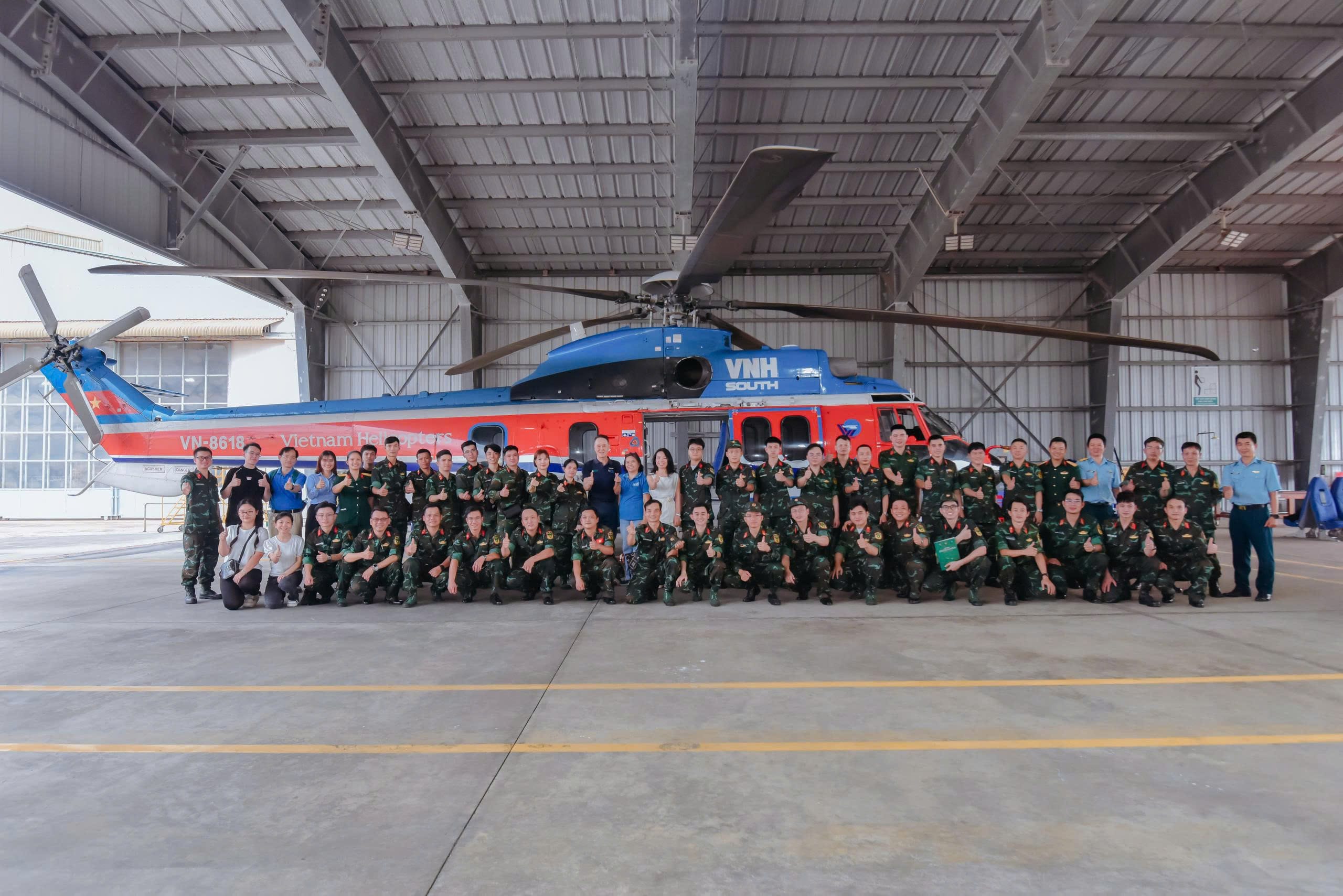 Cục Quân y/Tổng cục Hậu cần – Kỹ thuật phối hợp với Bệnh viện Quân y 175, Công ty Trực thăng miền Nam/Binh đoàn 18 tổ chức lớp “Tập huấn cập nhật kiến thức và kỹ năng thực hành cấp cứu, vận chuyển đường không năm 2025”