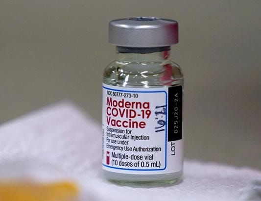 Có thể tiêm mũi 2 vaccine COVID-19 Moderna cho người đã tiêm mũi 1 Pfizer hoặc AstraZeneca