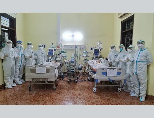 Bệnh viện Quân Y 175 "tách đôi" ECMO cứu sống sản phụ mắc COVID-19 nguy kịch