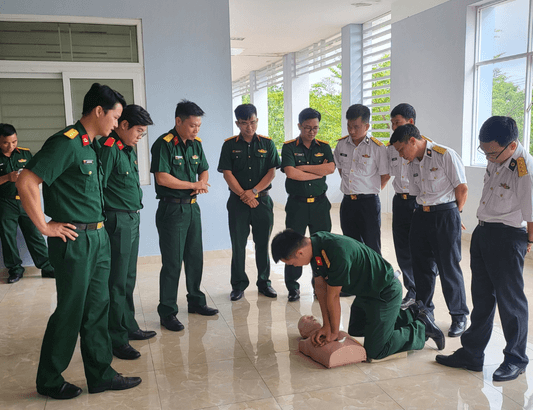 Vùng 4 Hải quân tập huấn cấp cứu ban đầu và vận chuyển đường không năm 2022