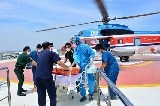 Trực thăng cấp cứu đưa ngư dân suy hô hấp từ Trường Sa về đất liền