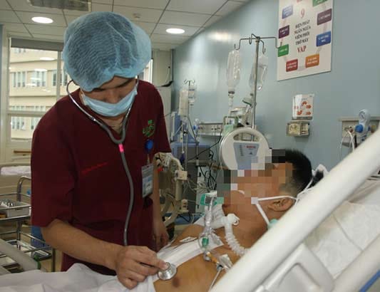 Bác sĩ xuyên đêm cứu sống bệnh nhân bị vỡ tim