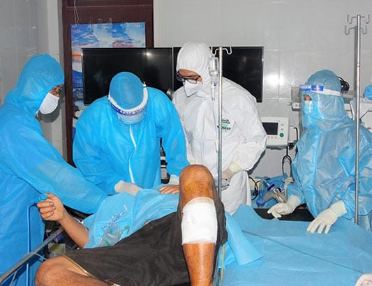 BVQY 175: Đưa ngư dân bị bệnh nặng từ đảo Song Tử Tây về đất liền điều trị