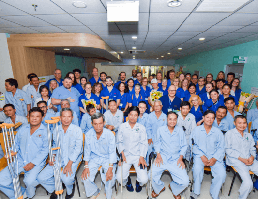 Tổng kết chương trình phẫu thuật khớp háng từ thiện năm 2023: 44 bệnh nhân được thay khớp và bước đầu hồi phục nhanh chóng