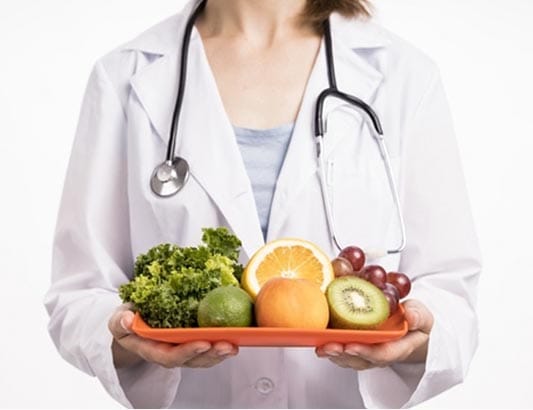 Thực phẩm nên ăn và nên tránh sau khi tiêm vắc xin COVID–19