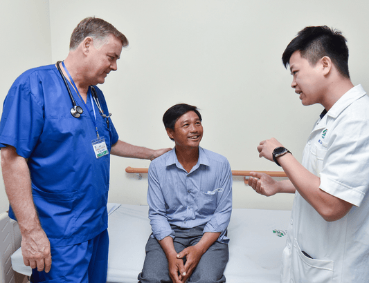 Bệnh viện Quân y 175 phối hợp tổ chức Operation Walk Chicago (Hoa Kì) phẫu thuật khớp háng miễn phí cho bệnh nhân có hoàn cảnh khó khăn