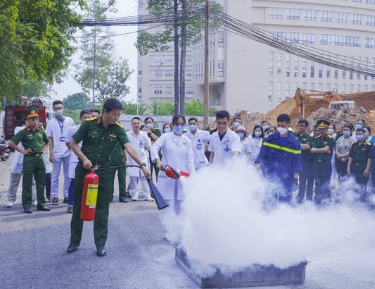 Bệnh viện Quân y 175 tổ chức tuyên truyền, huấn luyện nghiệp vụ PCCC và CNCH năm 2023
