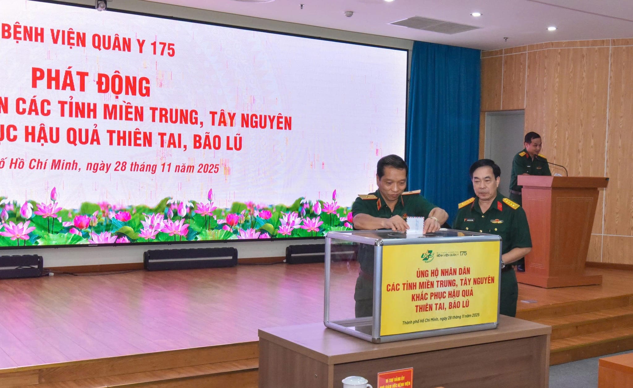 BỆNH VIỆN QUÂN Y 175 PHÁT ĐỘNG ỦNG HỘ CÁC TỈNH MIỀN TRUNG, TÂY NGUYÊN KHẮC PHỤC HẬU QUẢ THIÊN TAI LŨ LỤT