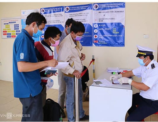 Dừng khai báo y tế nhập cảnh từ 27/4