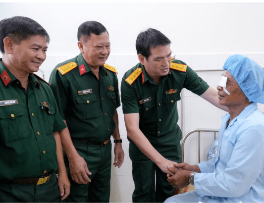 Chương trình phẫu thuật mắt miễn phí “Rạng ngời đôi mắt Việt Nam” đến với người dân tỉnh Bình Phước