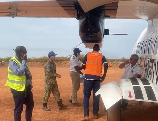 Bệnh viện dã chiến Việt Nam: Cấp cứu và vận chuyển thành công bệnh nhân Covid-19 bằng đường không