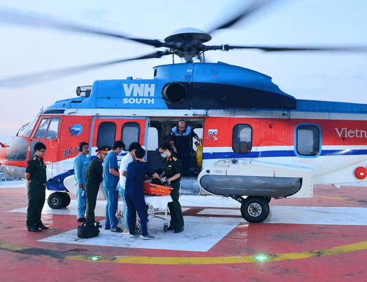 Tổ cấp cứu, vận chuyển đường không, Bệnh viện Quân y 175 kịp thời đưa bệnh nhân từ đảo Song Tử Tây về đất liền điều trị