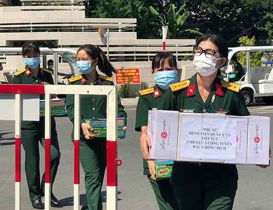 Ấm áp nghĩa tình giữa đại dịch COVID-19