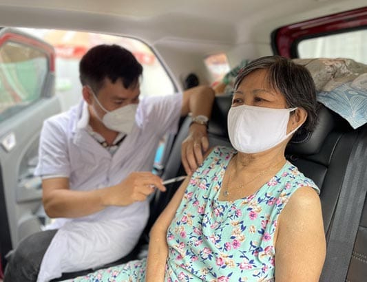 TP.HCM tốc lực tiêm vắc xin xuyên Tết