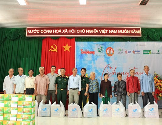 Hơn 450 người dân có hoàn cảnh khó khăn được khám, cấp phát thuốc miễn phí tại xã Tân Thành, tỉnh Bình Thuận