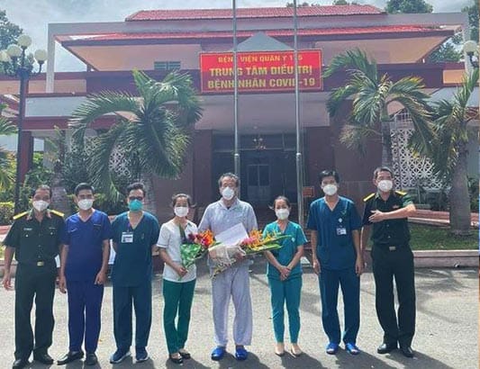 Bệnh nhân người Nhật Bản mắc Covid-19 thoát cơn nguy kịch đã được ra viện