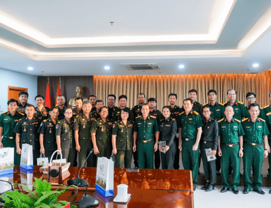 Bệnh viện Quân y 175 hỗ trợ tiếp nhận đào tạo 12 y bác sĩ Quân đội Hoàng gia Campuchia