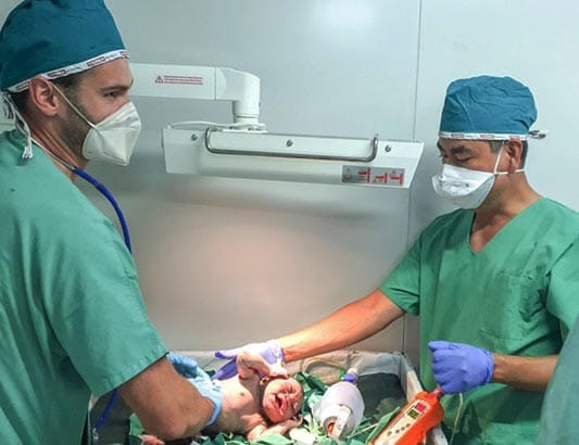 Hơn hai giờ thực hiện thành công ca cấp cứu “bắt con” cứu sống sản phụ nguy kịch