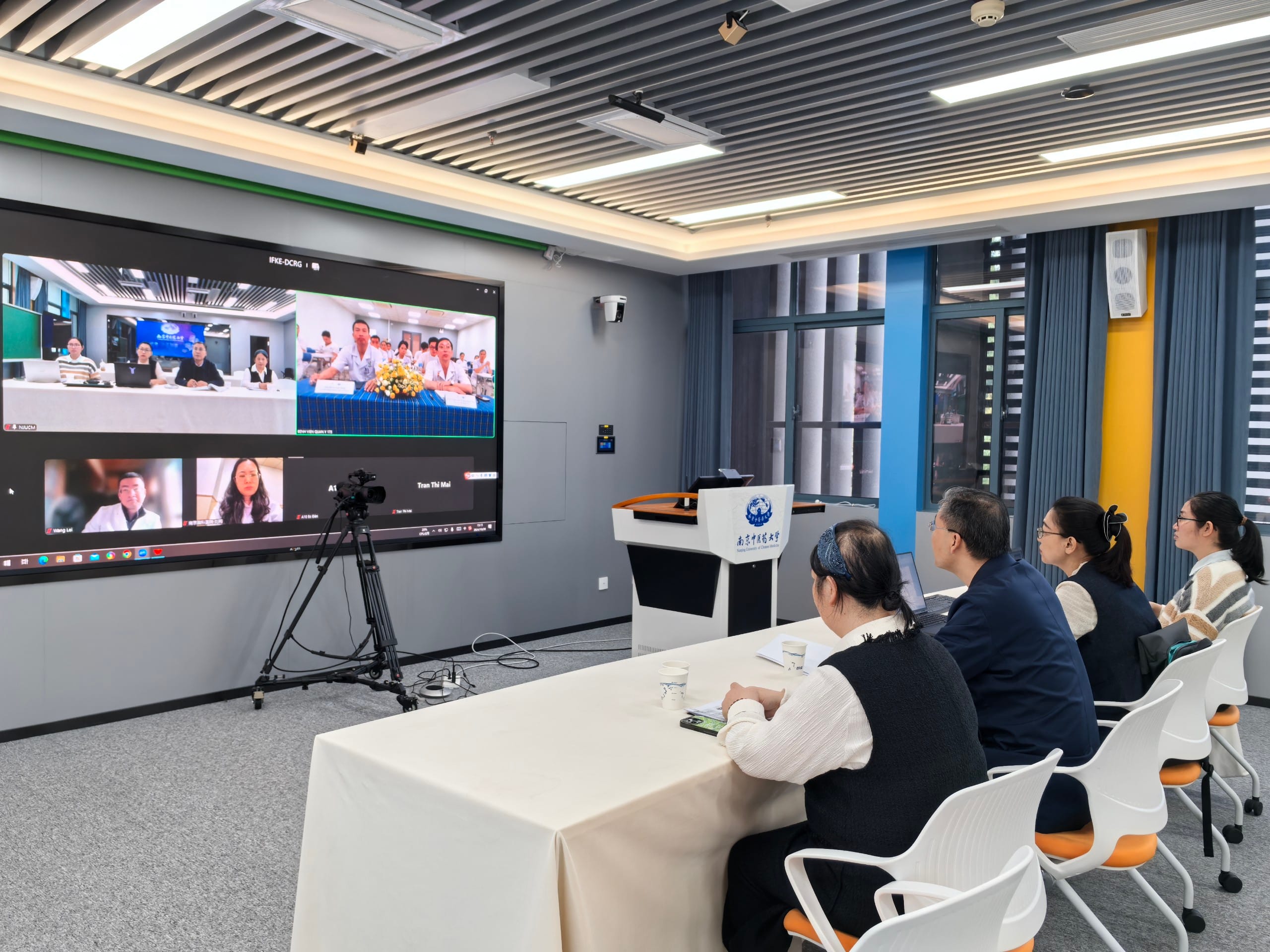 Tăng cường hợp tác giữa Bệnh viện Quân y 175 và Đại học Trung Y Dược Nam Kinh trong điều trị rối loạn đại tiểu tiện bằng y học cổ truyền