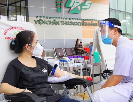 200 đơn vị máu được Bệnh viện Quân y 175 “chi viện” cho các Bệnh viện
