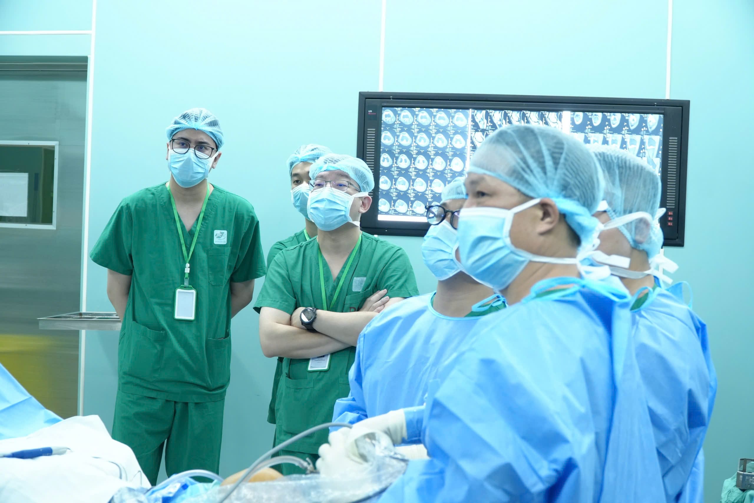 Chuyến thăm quan và chia sẻ công nghệ từ Hội phẫu thuật nội soi Đông Nam Á tại Viện Chấn thương Chỉnh hình - Bệnh viện Quân y 175