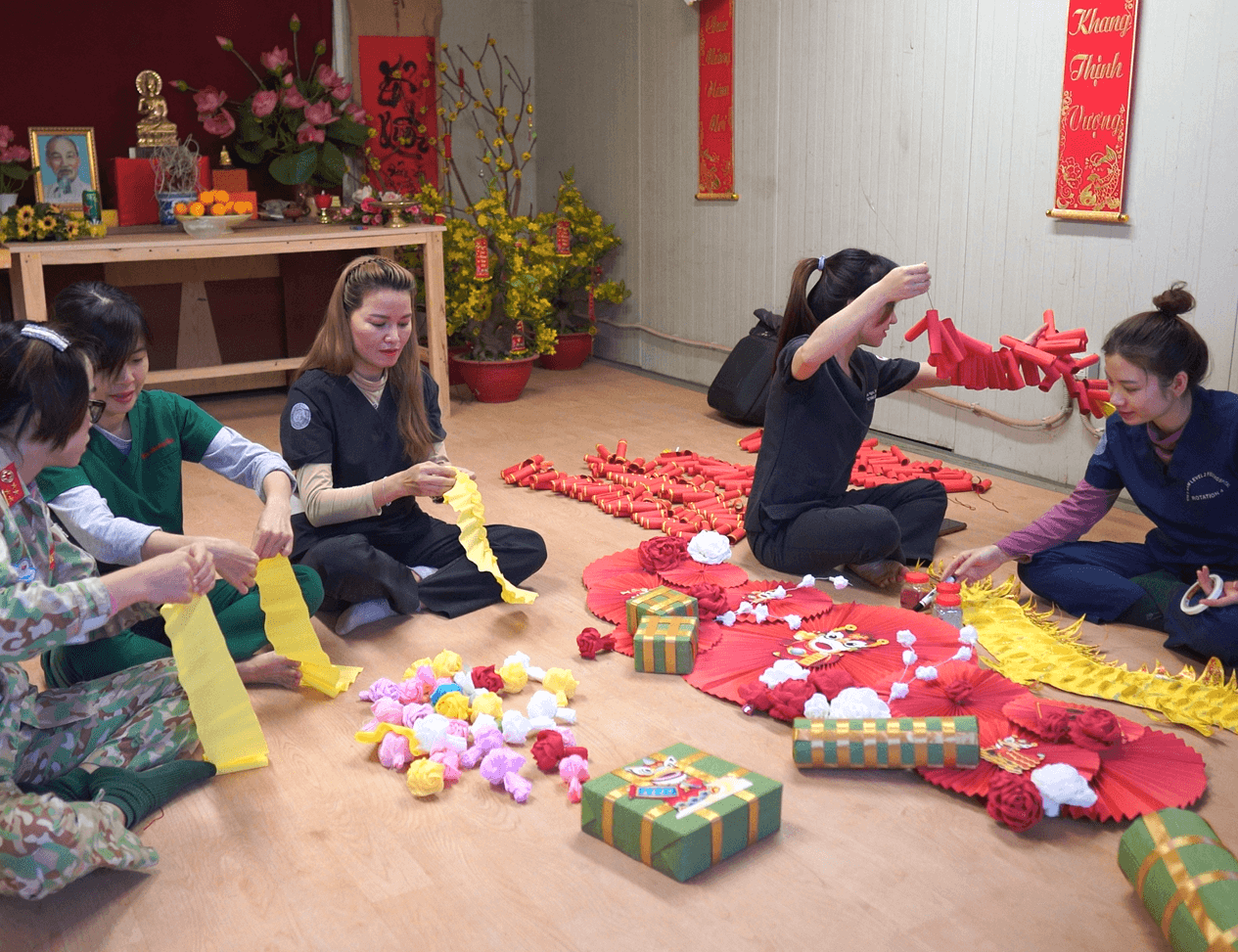 Các thành viên Bệnh viện dã chiếp cấp 2 số 5 chuẩn bị công tác đón Tết tại Nam Xu-đăng