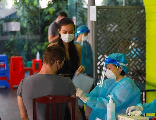 Bệnh viện Quân y 175 tiêm vắc xin ngừa COVID-19 cho công dân Đức