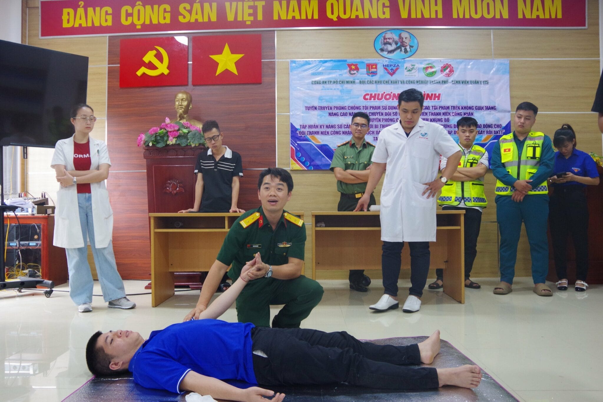  Nâng cao năng lực chuyển đổi số và nhiều kỹ năng cần thiết cho đội thanh niên công nhân phòng chống tụ tập đông người gây rối ANTT