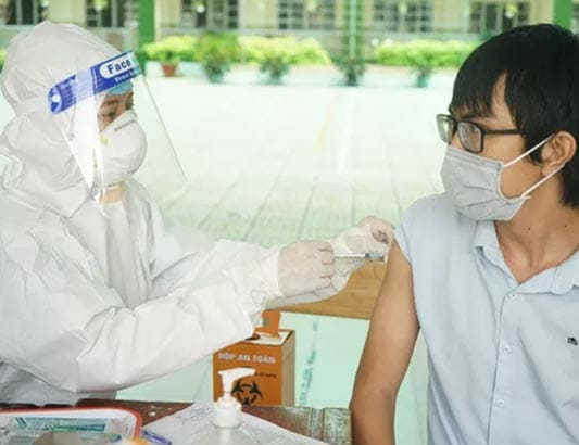 Bộ Y tế đồng ý rút ngắn khoảng cách giữa 2 mũi tiêm vắc-xin AstraZeneca