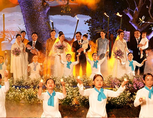 Đám cưới đặc biệt của 20 cặp đôi tuyến đầu chống dịch