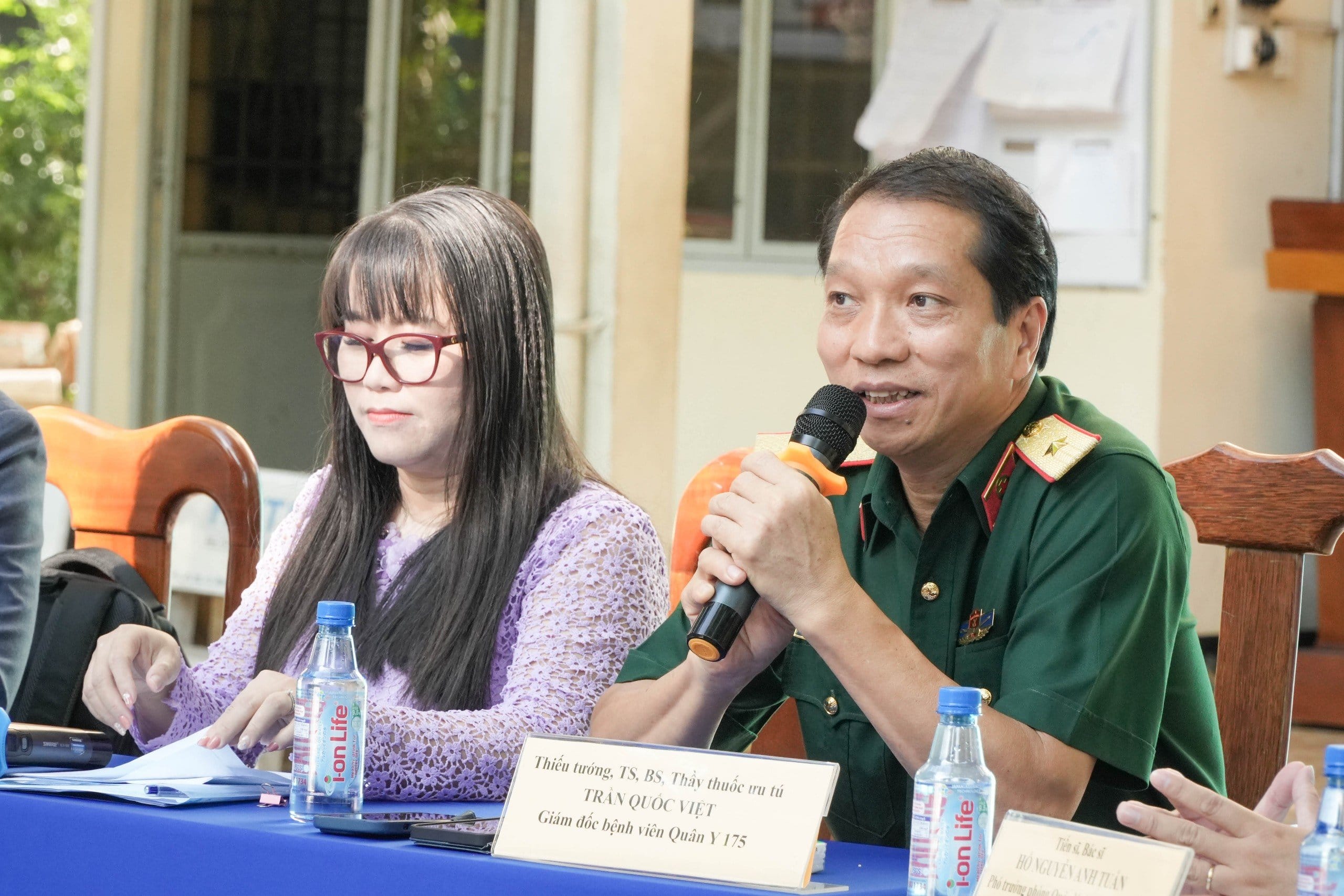 Thiếu tướng, Tiến sĩ, TTƯT Trần Quốc Việt tham gia hướng nghiệp khối ngành sức khỏe cho học sinh trường Nguyễn Công Trứ