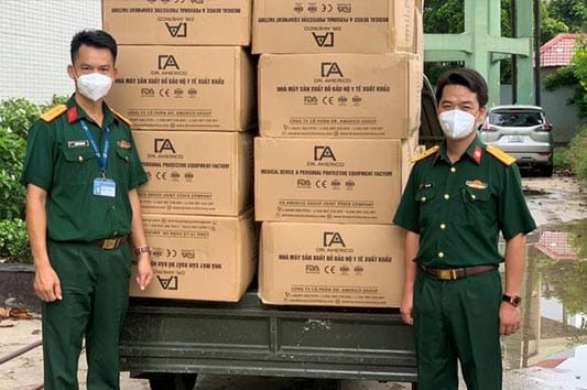 Bác sĩ áo lính hết lòng vì dân