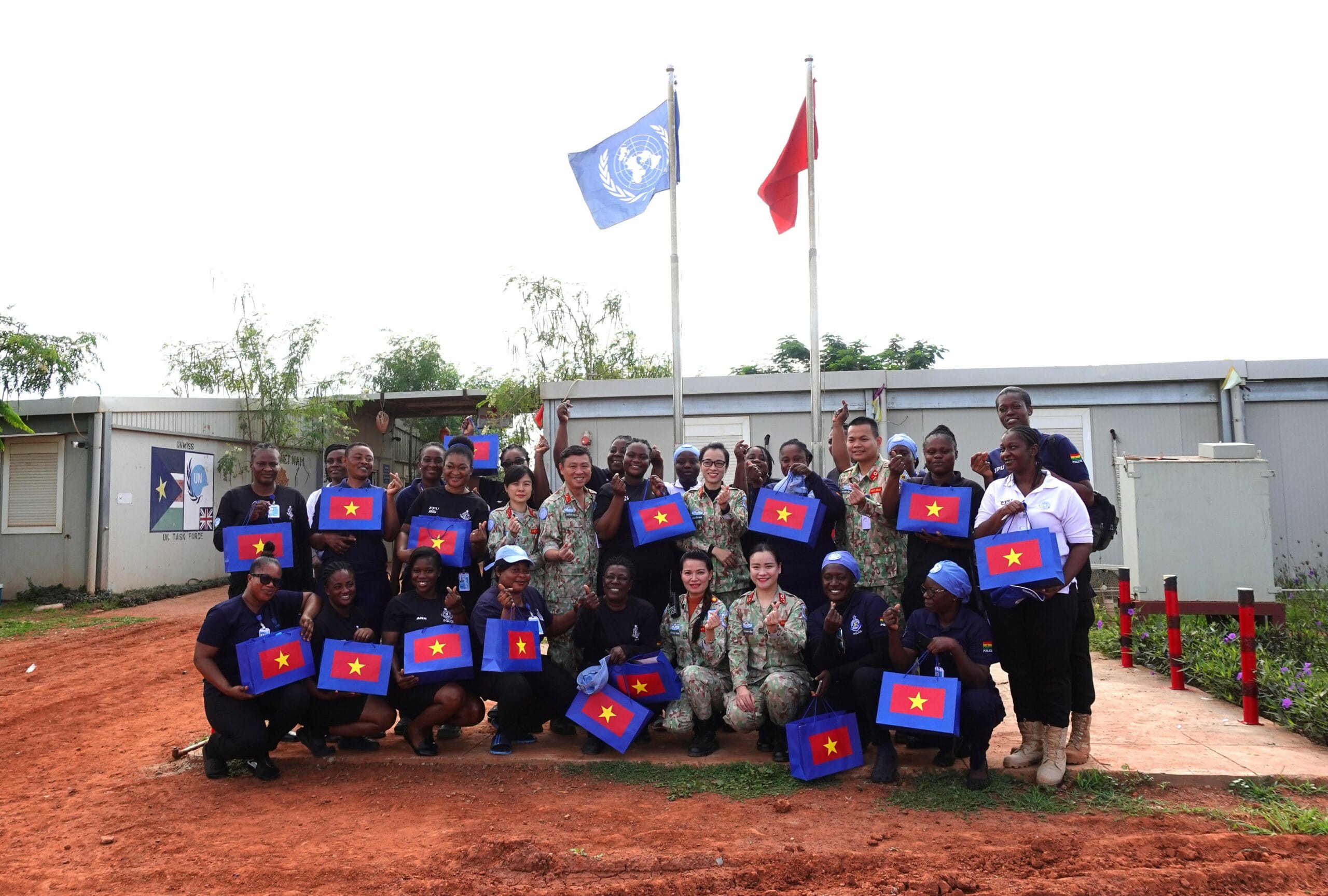 Bệnh viện dã chiến cấp 2 số 5 tổ chức khám và tư vấn sức khỏe cho 30 quân nhân nữ của đơn vị cảnh sát Ghana (Ghana FPU)