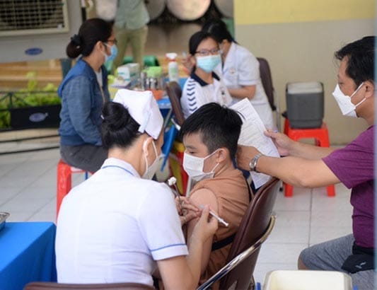 Buổi tiêm vắc xin đầu tiên cho trẻ tại TP.HCM ổn định và an toàn