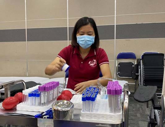 Báo Tiền Phong tổ chức Chủ nhật Đỏ tại Amway Việt Nam