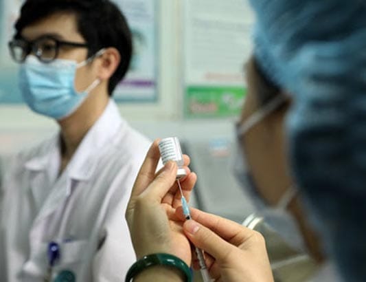 Tiêm vắc xin Covid-19 mũi thứ 2: Những điều cần biết