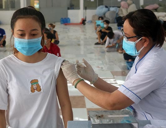 Bộ Y tế: Tiêm vaccine COVID-19 cho trẻ em từ 16 -17 tuổi trước và hạ dần độ tuổi