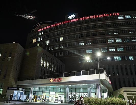 Huấn luyện bay trực thăng ngày đêm trên nóc bệnh viện