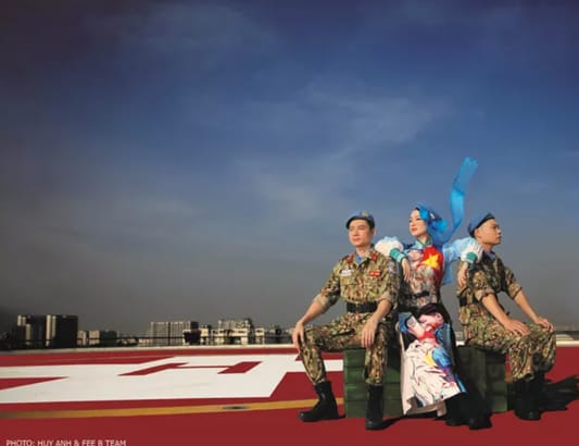 Khoảnh khắc hạnh phúc của hàng chục cặp y bác sĩ từng phải hoãn cưới để tham gia chống dịch