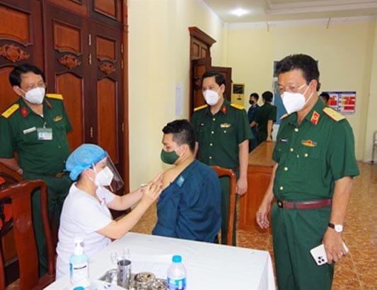 Bệnh viện Quân y 175 tiêm hơn 3.000 liều vắc xin covid-19 cho Quân chủng PK-KQ tại TP.HCM