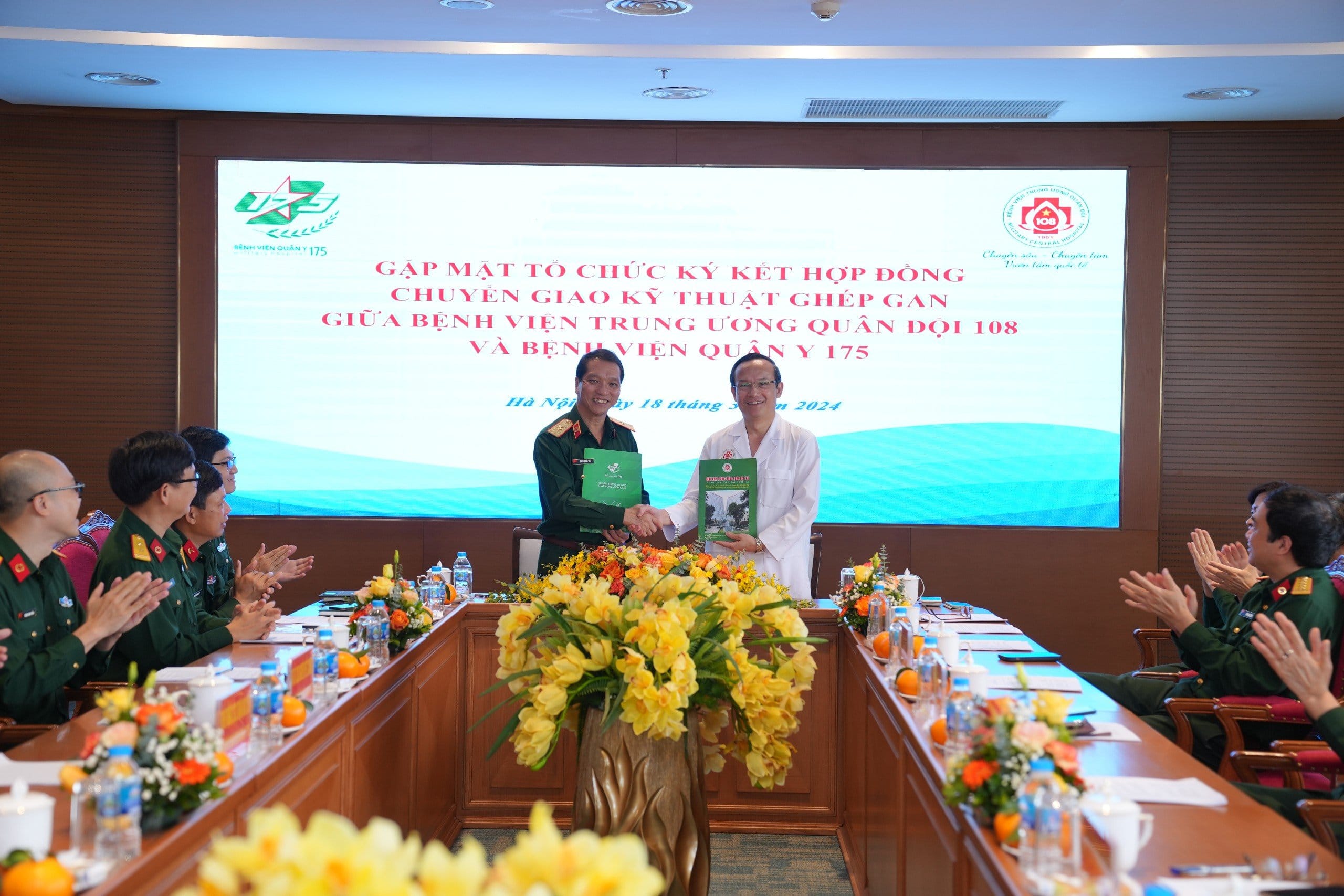 Bệnh viện Trung ương Quân đội 108 chuyển giao kỹ thuật ghép gan cho Bệnh viện Quân Y 175 : Nâng cao tinh thần đoàn kết cho hai bệnh viện Quân y