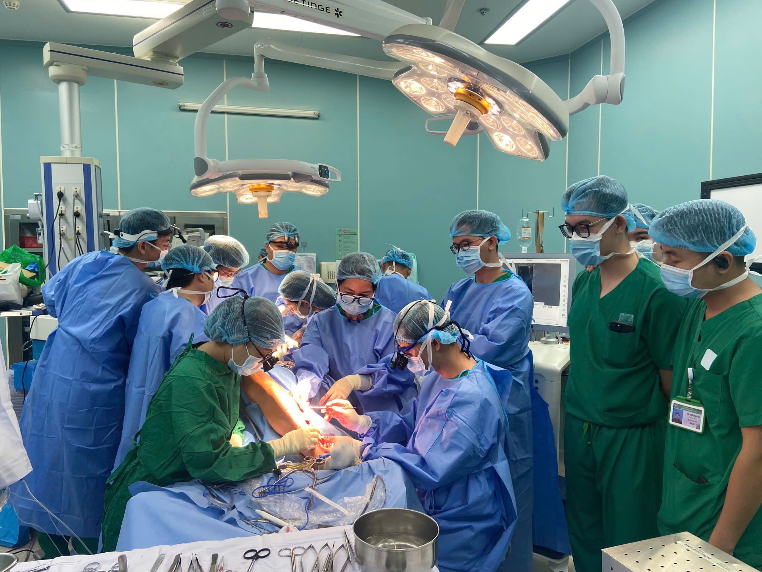 BỆNH VIỆN QUÂN Y 175  LẦN ĐẦU  ỨNG DỤNG CÔNG NGHỆ 3D TRONG TÁI TẠO XƯƠNG HÀM DƯỚI BẰNG VẠT VI PHẪU XƯƠNG MÁC