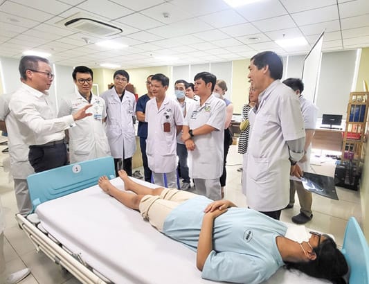 Cập nhật những tiến bộ “đột phá” trong Kỹ thuật thay khớp với chuyên gia Australia