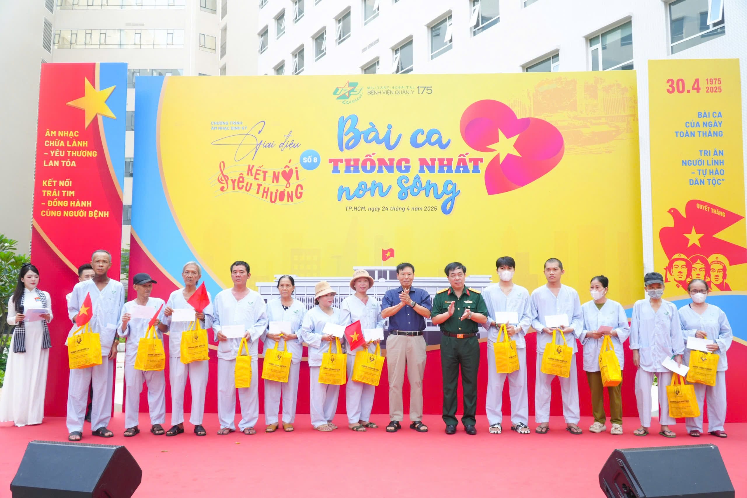 “Bài ca thống nhất non sông”: Khúc hát tri ân nhân kỷ niệm 50 năm Giải phóng miền Nam và Ngày Truyền thống Bệnh viện Quân y 175
