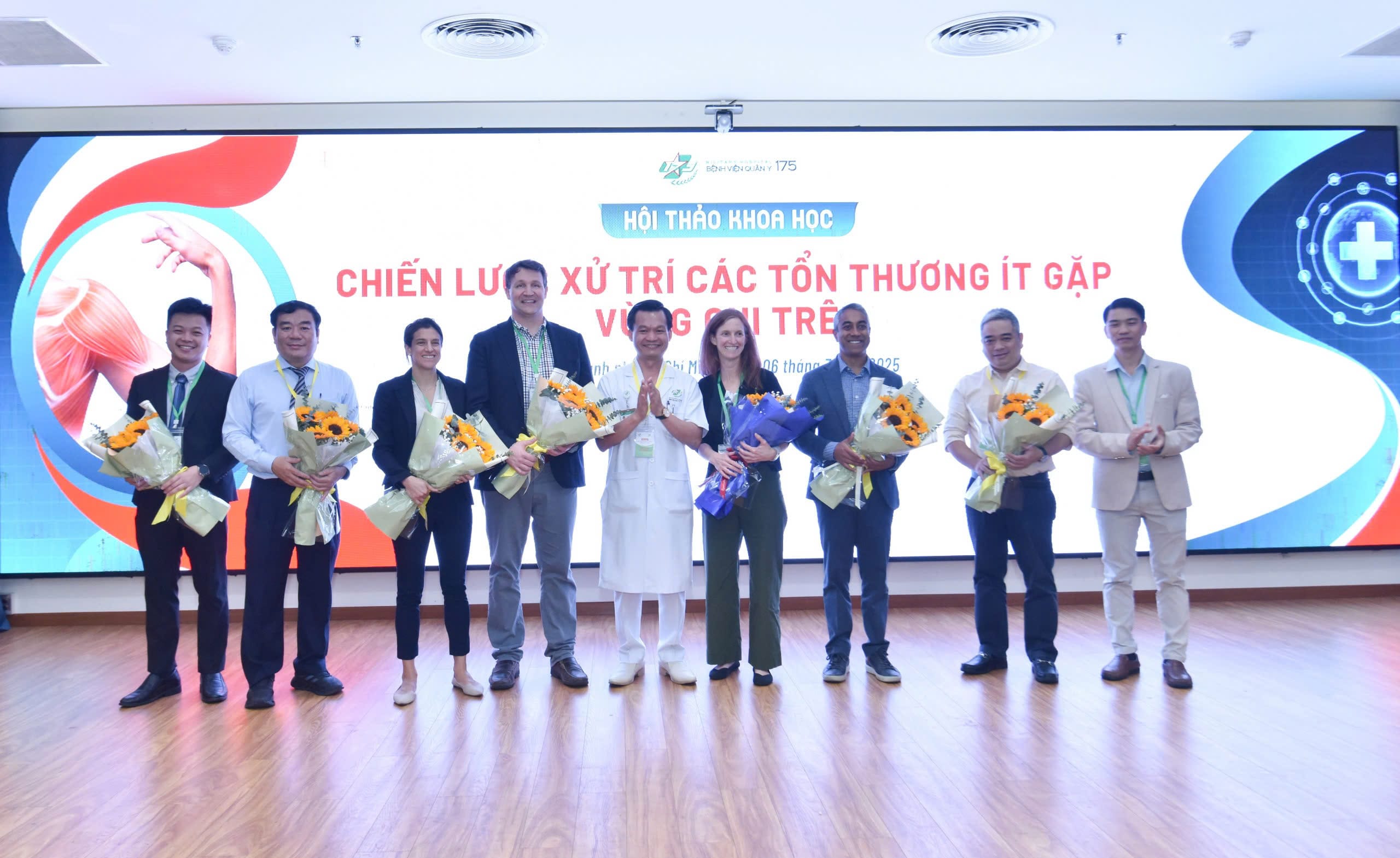 Bệnh viện Quân y 175 tổ chức Hội thảo khoa học “Chiến lược xử trí các tổn thương ít gặp vùng chi trên”