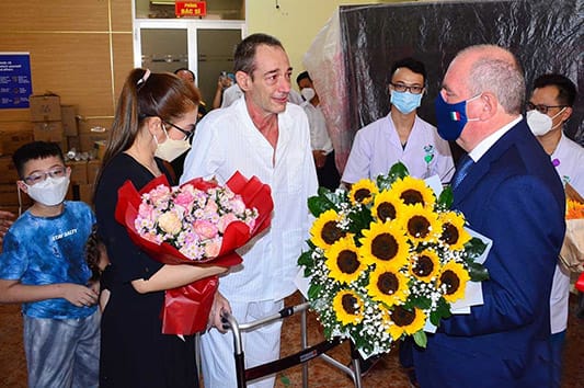 Bệnh viện quân y 175 điều trị thành công ca F0 nặng người nước ngoài